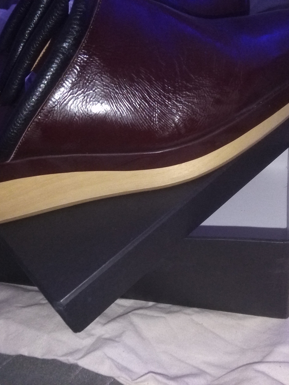 Rachel Comey Auder cherry Patent Leather Platform Clog w/Canvas Carrying Tote - Picture 4 of 6